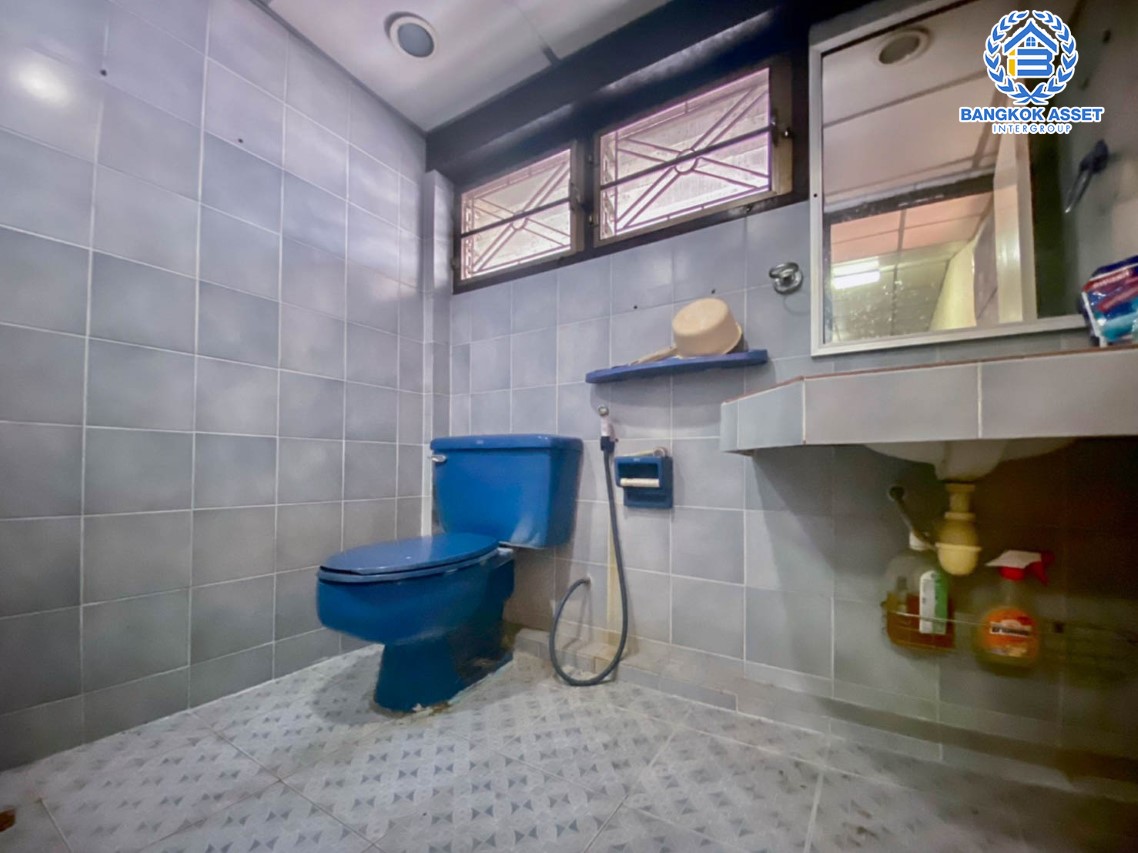 *****ทาวน์เฮ้าส์มือสอง ม.บดินทรรักษา2 คู้บอน เนื้อที่กว้าง 23.70 ตร.ว. ฟังก์ชัน 3 ห้องนอน 2 ห้องน้ำ 1 ที่จอดรถ ภายในสภาพสวย พร้อมเข้าอยู่ โครงการตั้งบนทำเลดี เชื่อมต่อถนนคู้บอน ใกล้รถไฟฟ้าสายสีเขียว "สถานีวัดพระศรีมหาธาตุ" และจุดขึ้นทางด่วน "จตุโชติ" จองเลย